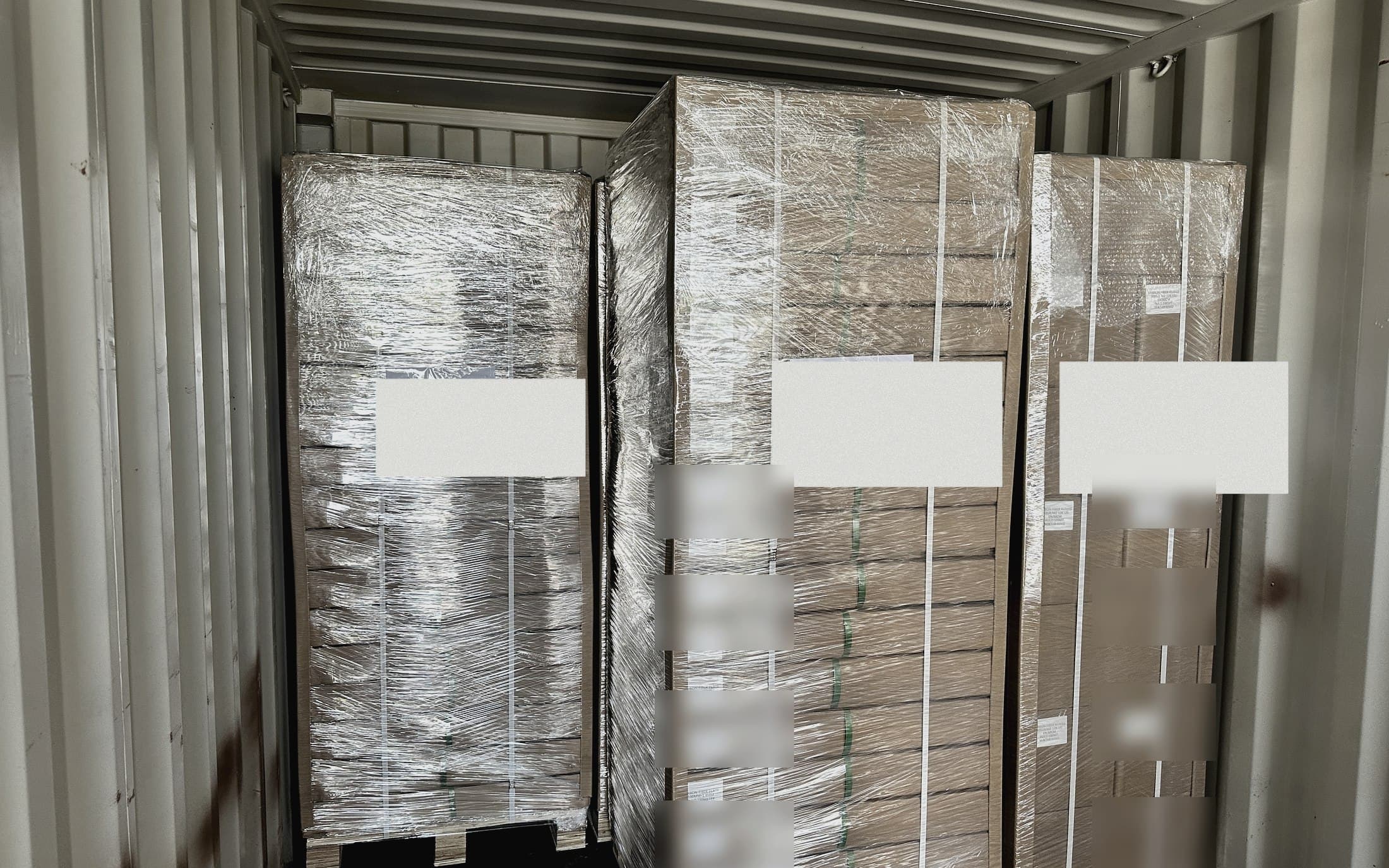 Container loading with protected pallets for carbon fiber material export packing